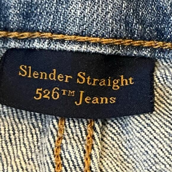 Levi’s Women’s Jeans 526 Slender Straight Leg  Mid Rise Medium Wash Size 10 - Picture 5 of 6